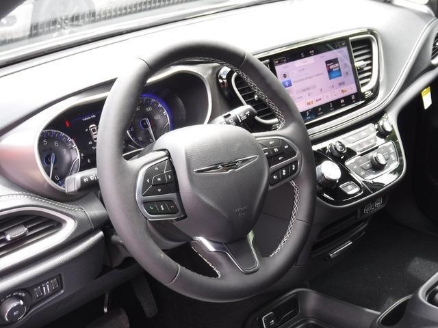 new 2025 Chrysler Pacifica car, priced at $42,618