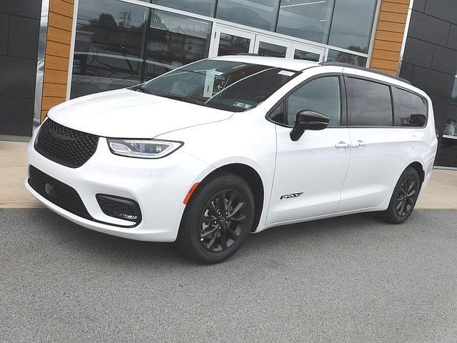 new 2025 Chrysler Pacifica car, priced at $42,618