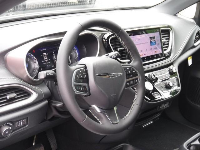 new 2025 Chrysler Pacifica car, priced at $42,618