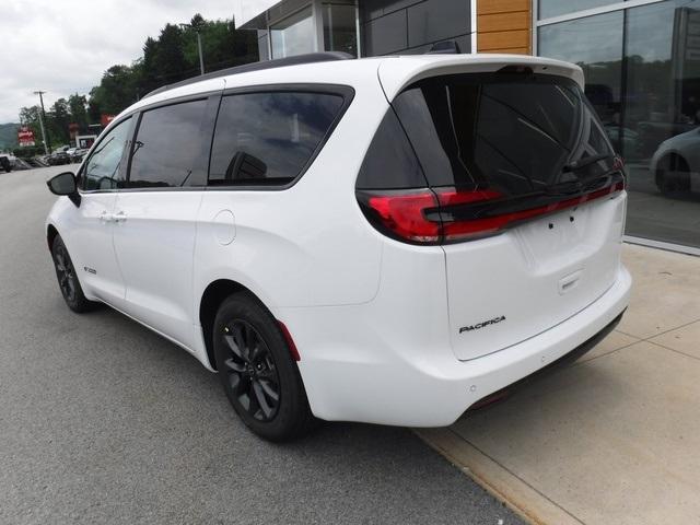 new 2025 Chrysler Pacifica car, priced at $42,618