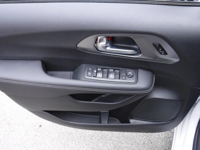 new 2025 Chrysler Pacifica car, priced at $42,618