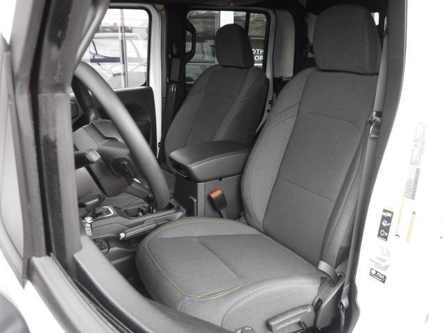 new 2025 Jeep Gladiator car, priced at $41,135