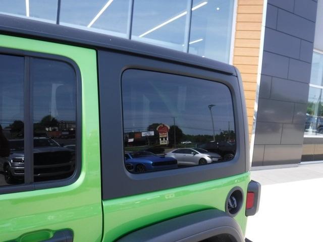 new 2025 Jeep Wrangler car, priced at $47,075