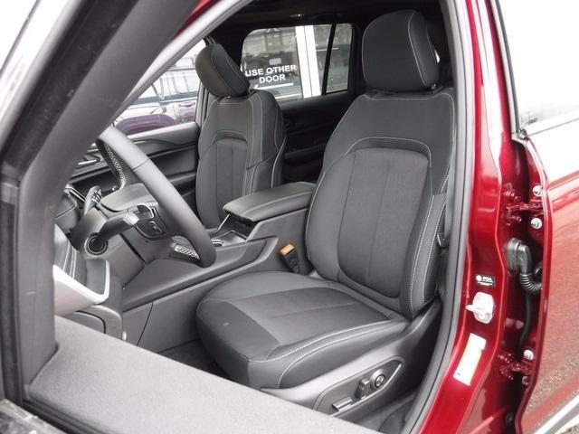 new 2025 Jeep Grand Cherokee car, priced at $42,180
