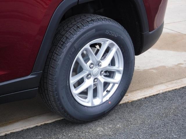 new 2025 Jeep Grand Cherokee car, priced at $42,180