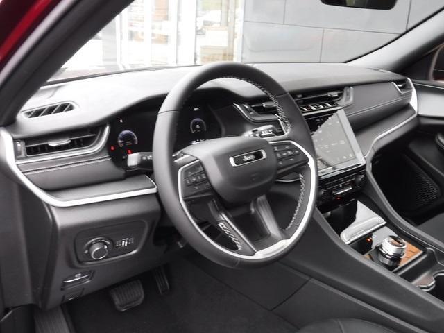 new 2025 Jeep Grand Cherokee car, priced at $42,180