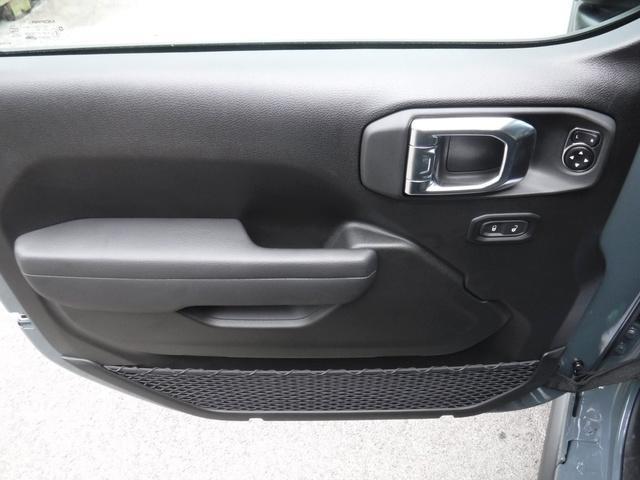 new 2025 Jeep Wrangler car, priced at $46,585