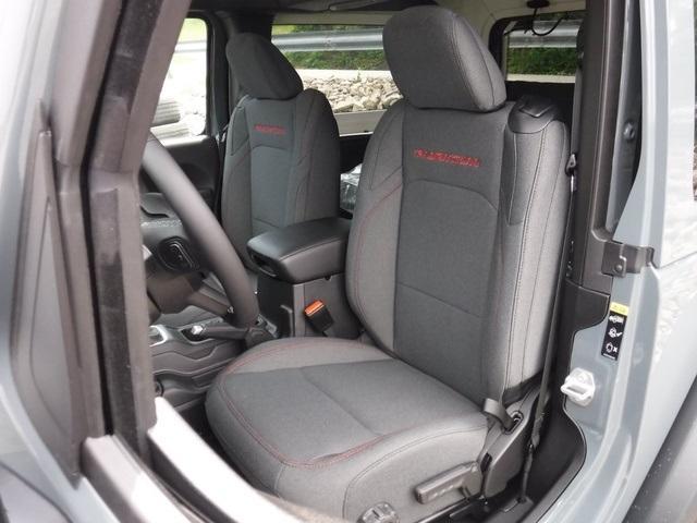 new 2025 Jeep Wrangler car, priced at $46,585
