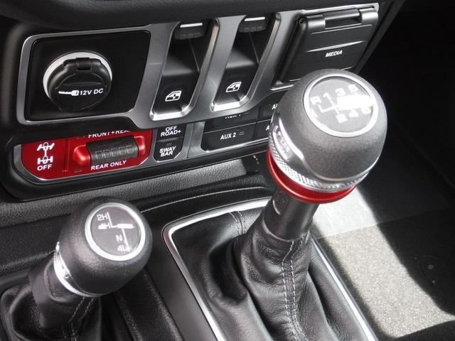 new 2025 Jeep Wrangler car, priced at $46,585