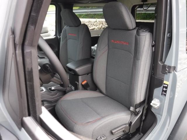 new 2025 Jeep Wrangler car, priced at $46,585