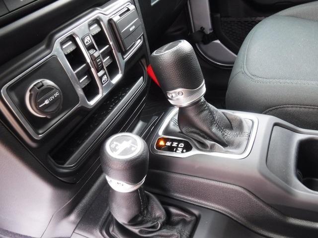 used 2022 Jeep Gladiator car, priced at $37,434