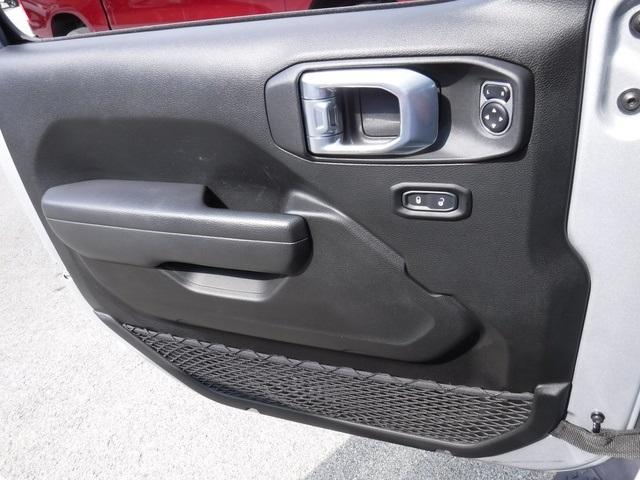 used 2022 Jeep Gladiator car, priced at $37,434