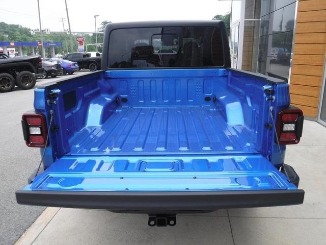new 2025 Jeep Gladiator car, priced at $47,177