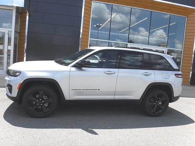 new 2025 Jeep Grand Cherokee car, priced at $45,620