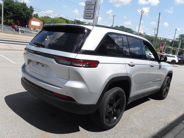 new 2025 Jeep Grand Cherokee car, priced at $45,620