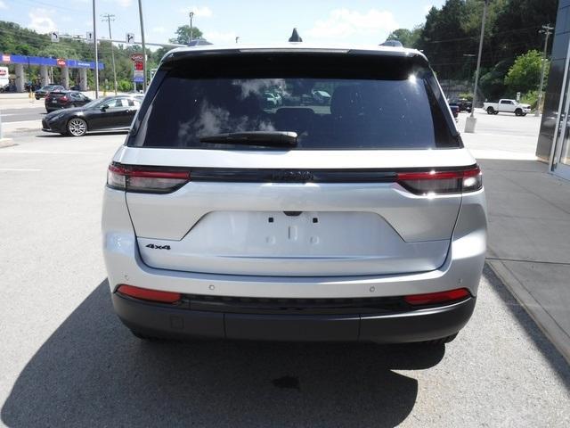 new 2025 Jeep Grand Cherokee car, priced at $45,620