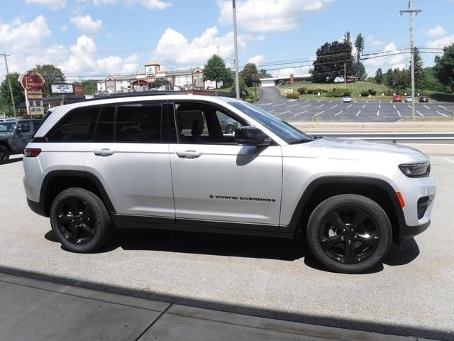 new 2025 Jeep Grand Cherokee car, priced at $45,620