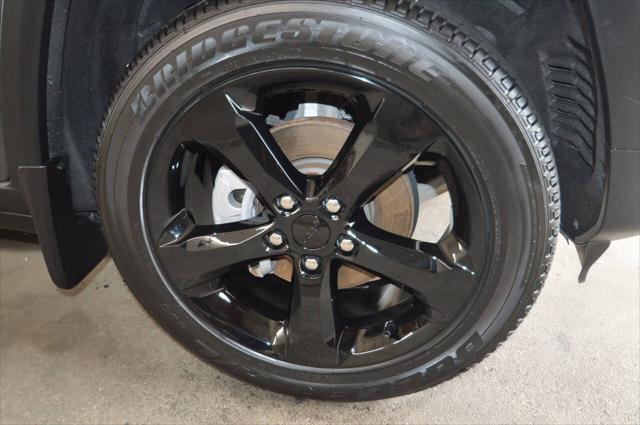 used 2024 Jeep Grand Cherokee car, priced at $39,997