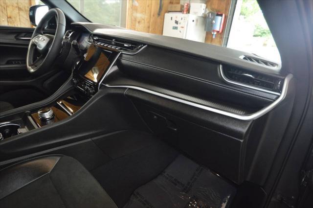 used 2024 Jeep Grand Cherokee car, priced at $39,997