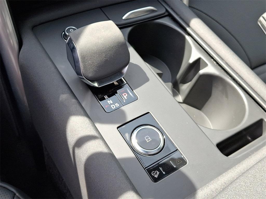 used 2024 Land Rover Discovery car, priced at $71,950