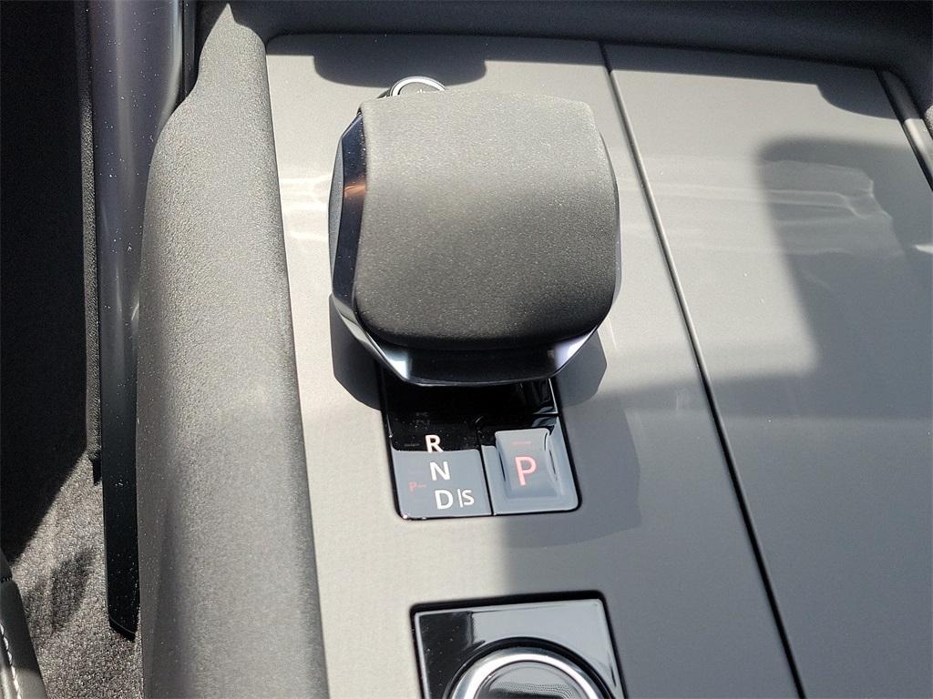 used 2024 Land Rover Discovery car, priced at $74,950