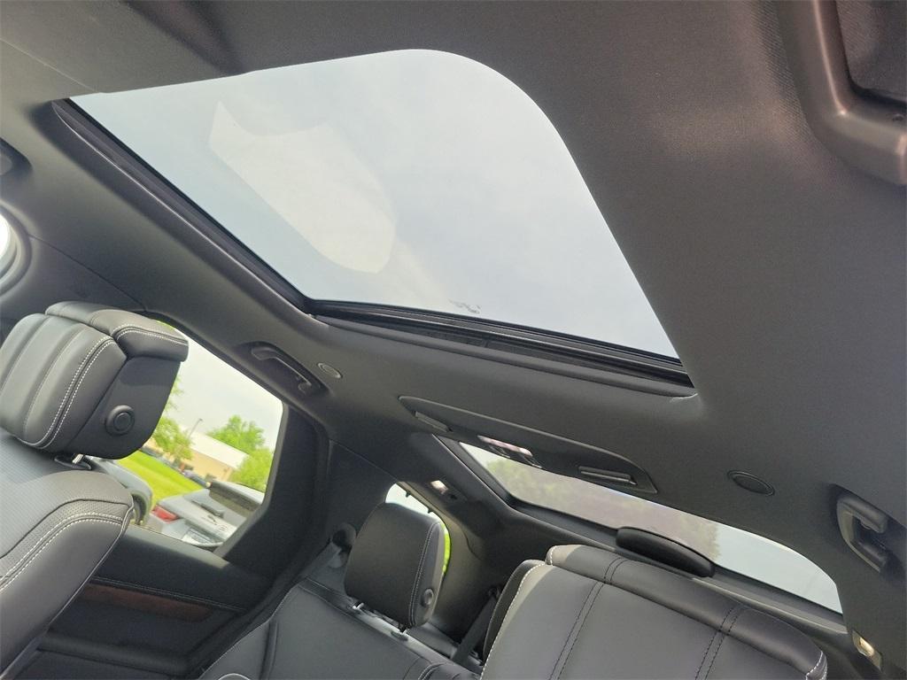 used 2024 Land Rover Discovery car, priced at $74,950