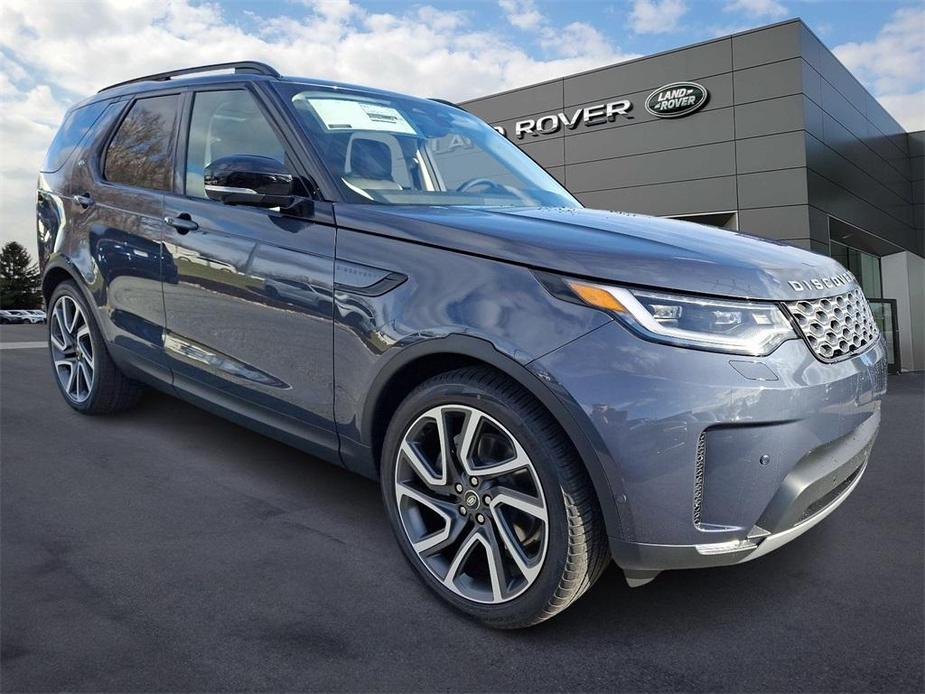 new 2025 Land Rover Discovery car, priced at $67,725