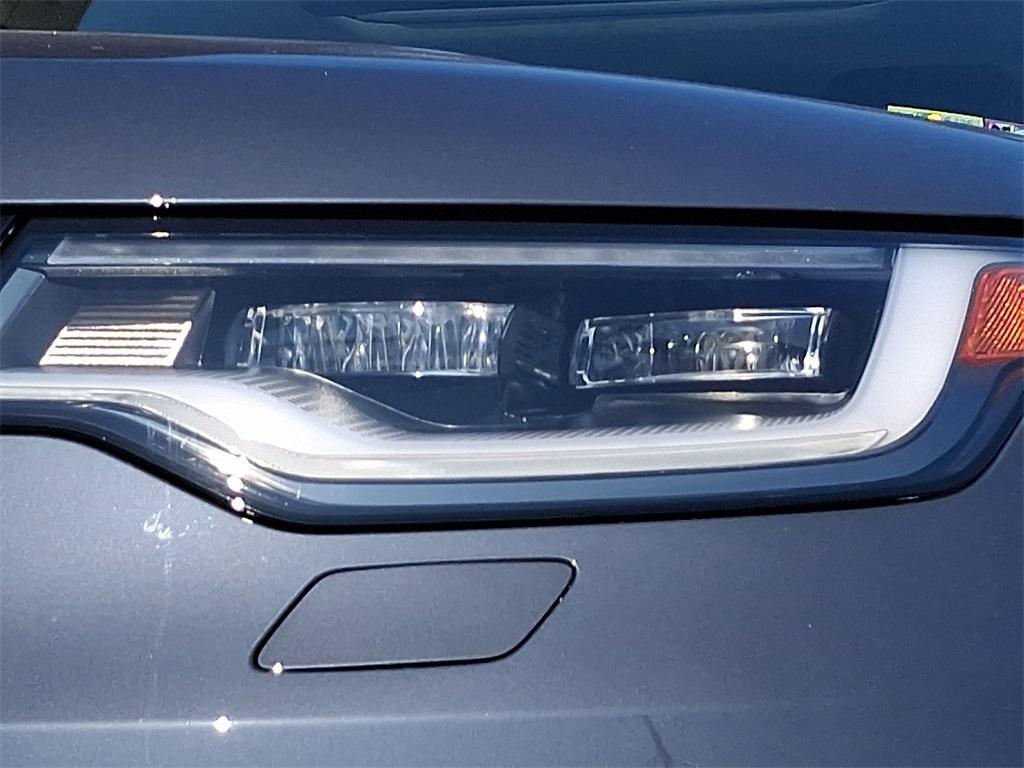 used 2025 Land Rover Discovery car, priced at $57,400