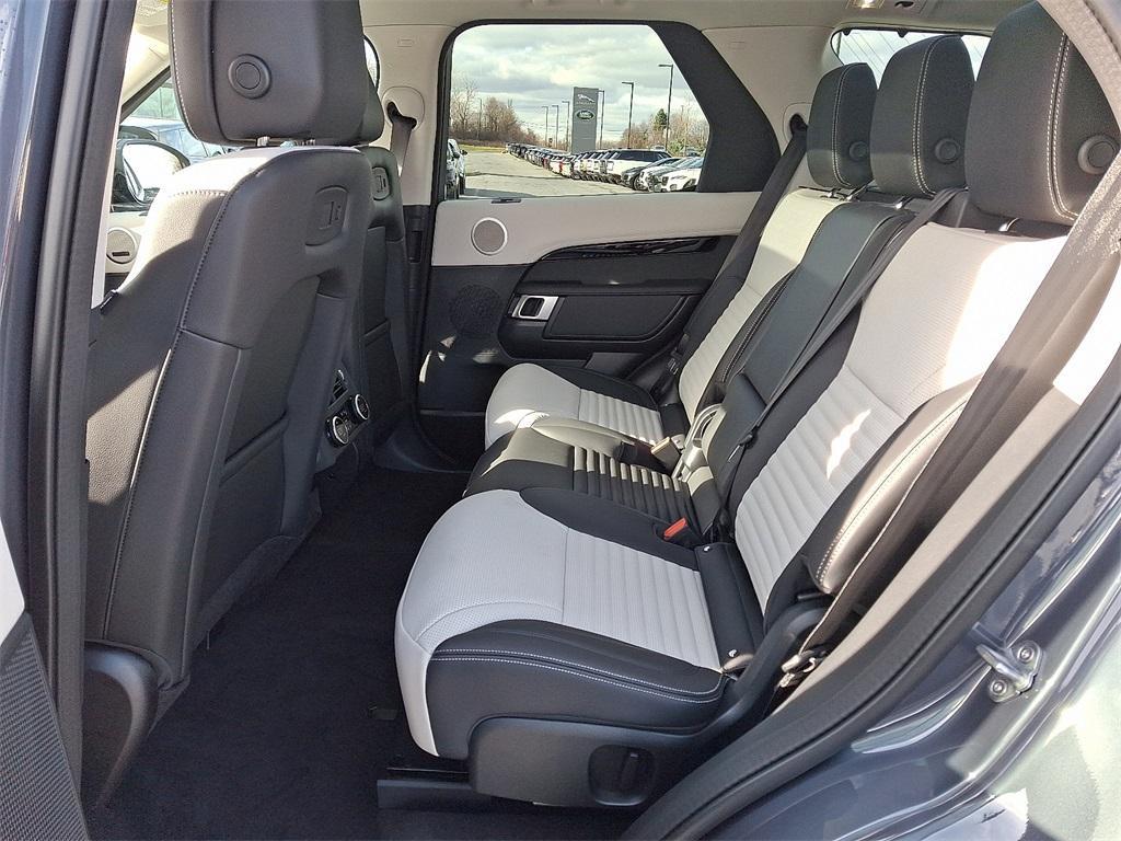 new 2025 Land Rover Discovery car, priced at $67,725