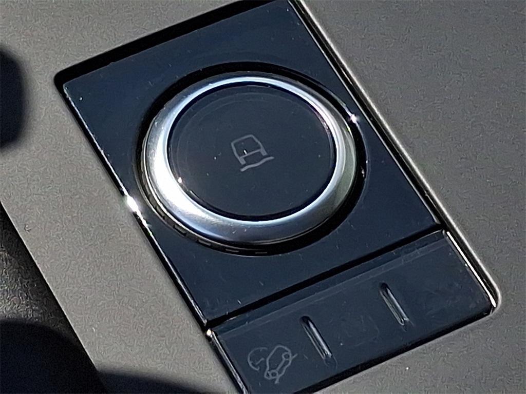 used 2025 Land Rover Discovery car, priced at $57,400