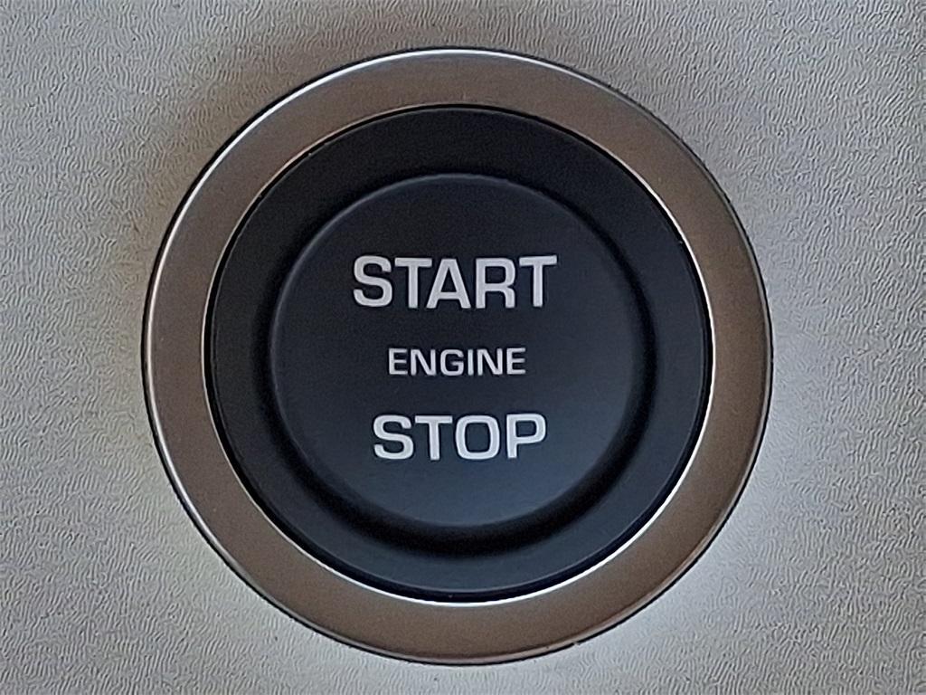 used 2025 Land Rover Discovery car, priced at $57,400