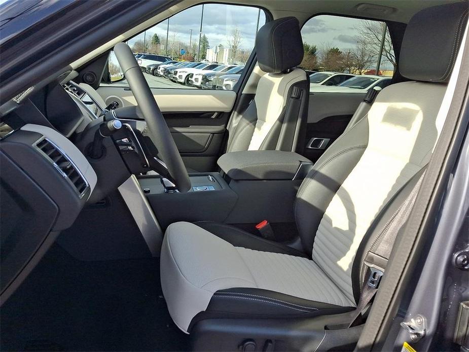 new 2025 Land Rover Discovery car, priced at $67,725