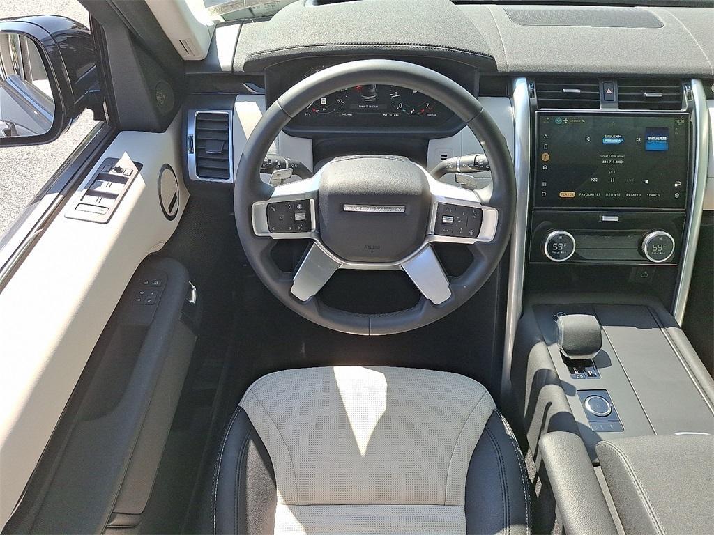 used 2025 Land Rover Discovery car, priced at $57,400