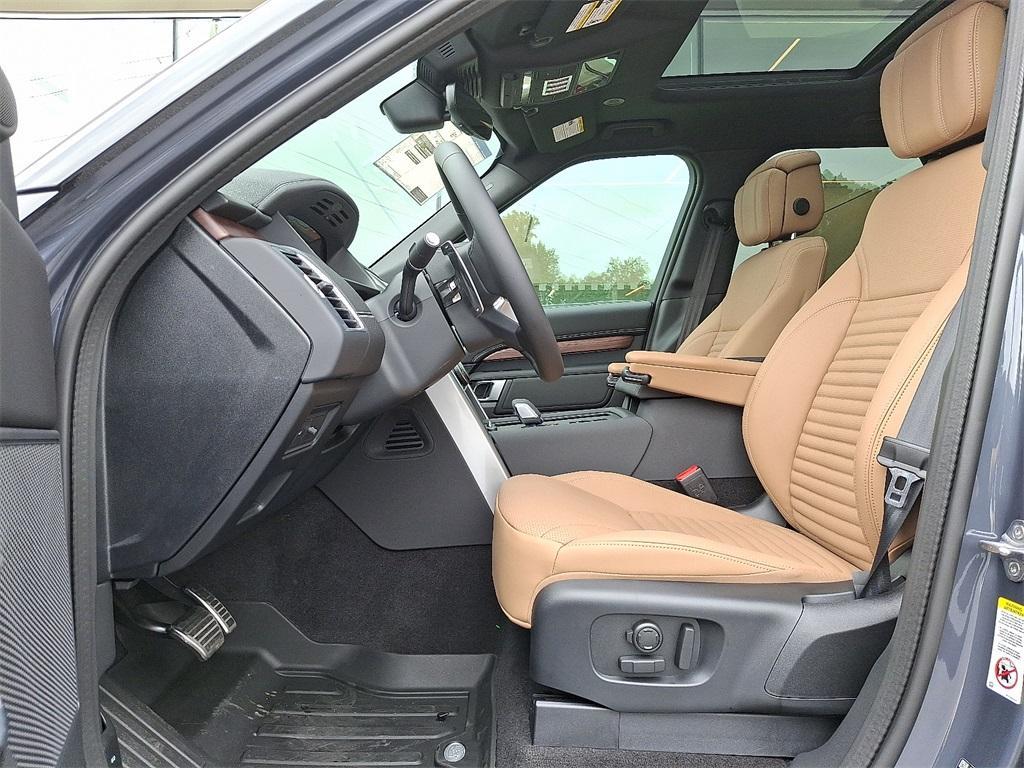 new 2025 Land Rover Discovery car, priced at $77,928