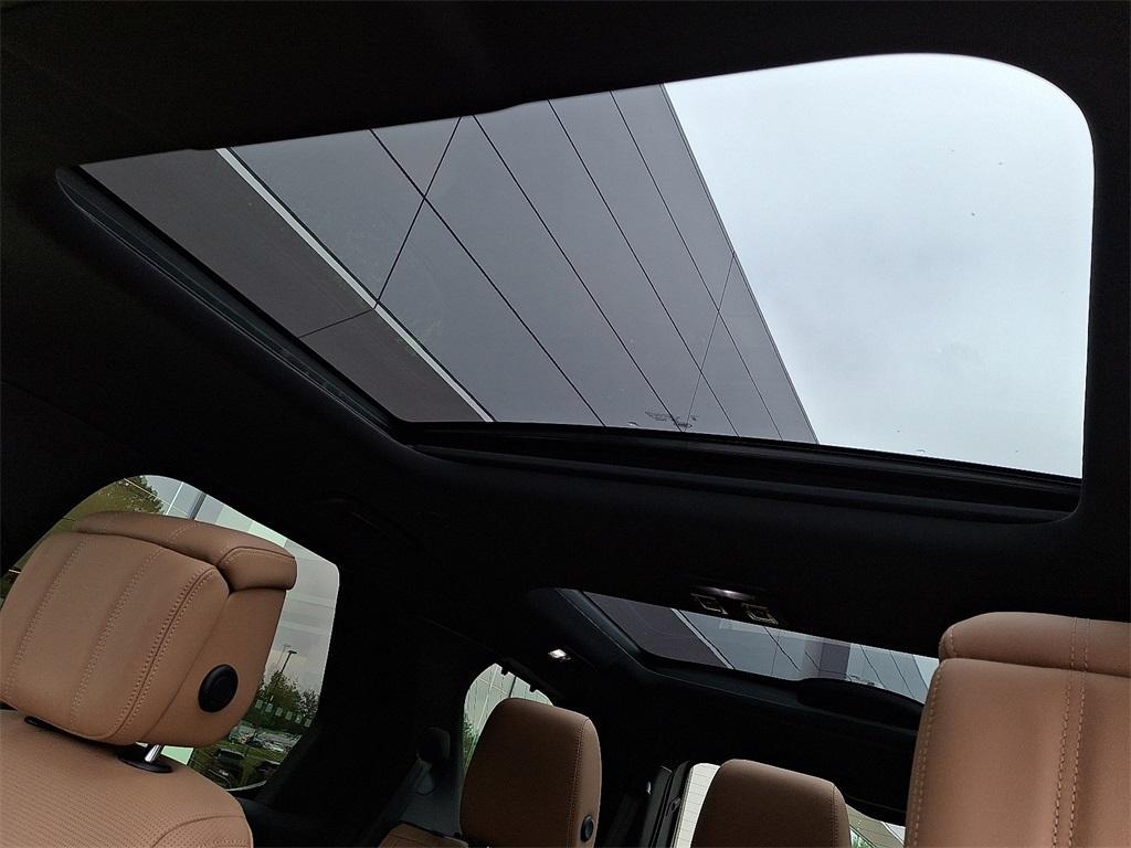 new 2025 Land Rover Discovery car, priced at $77,928