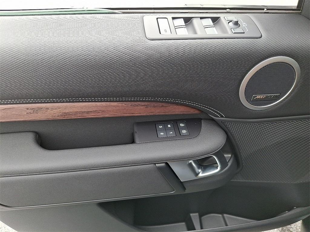new 2025 Land Rover Discovery car, priced at $77,928