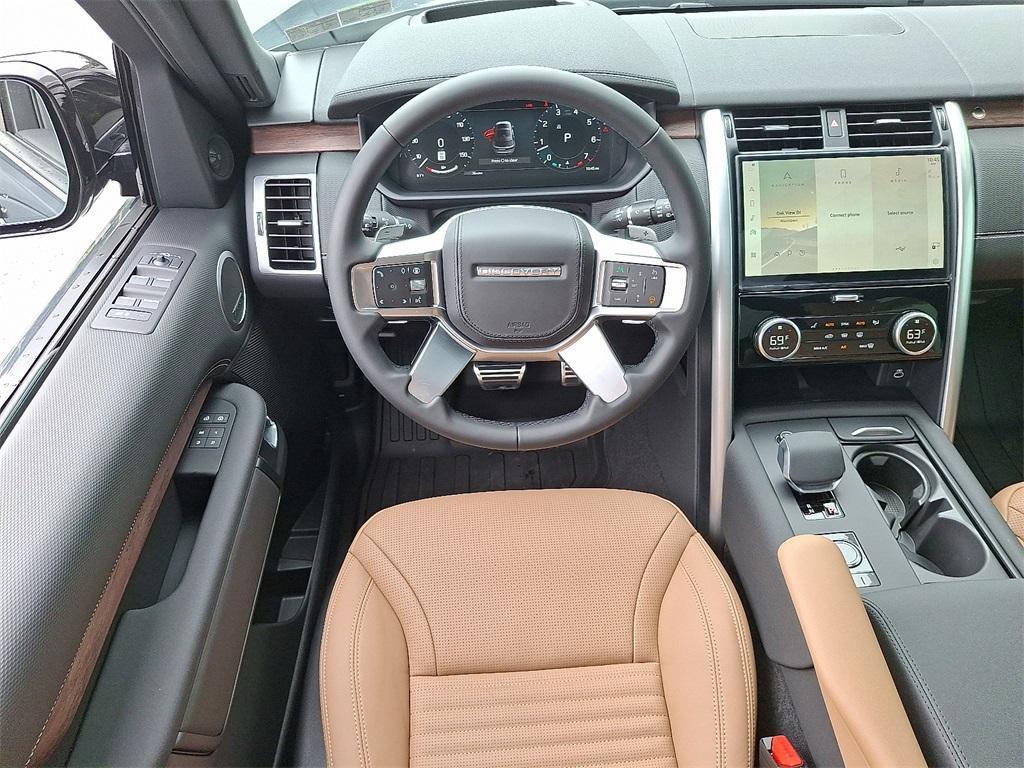 new 2025 Land Rover Discovery car, priced at $77,928