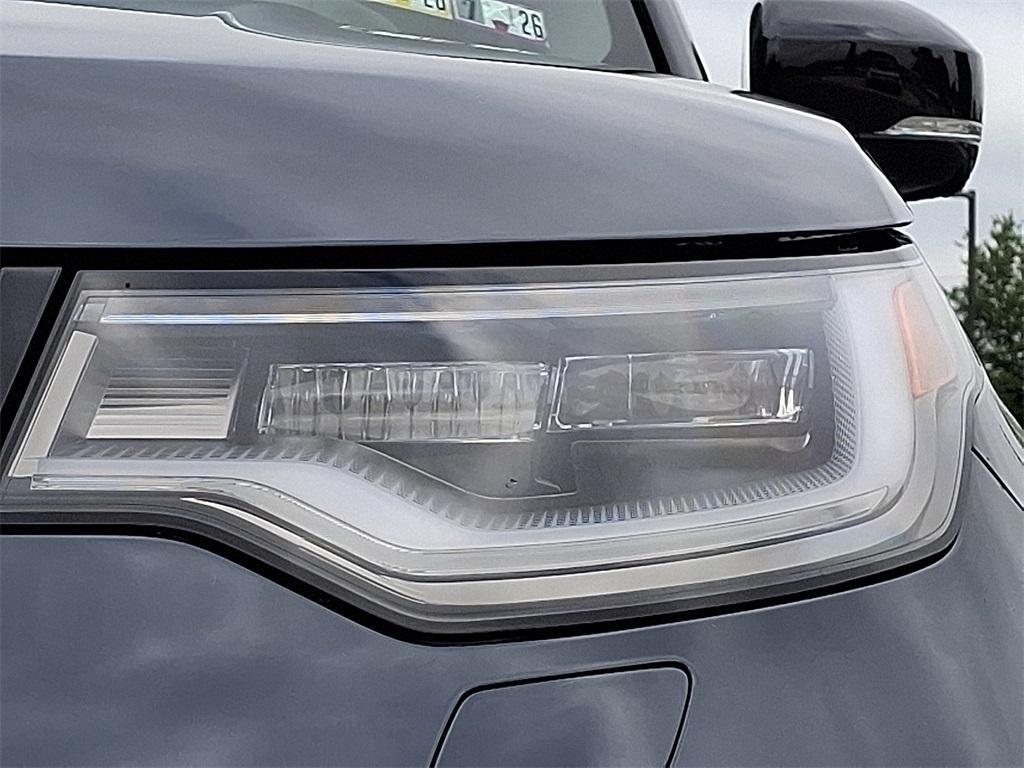 new 2025 Land Rover Discovery car, priced at $77,928