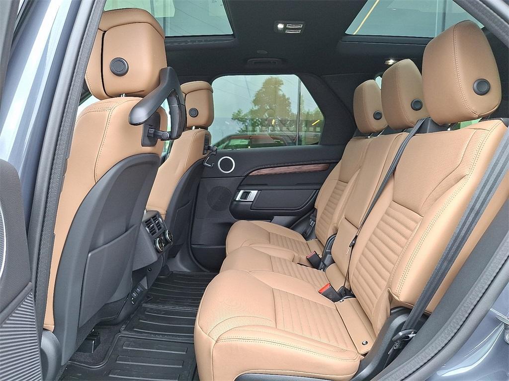 new 2025 Land Rover Discovery car, priced at $77,928