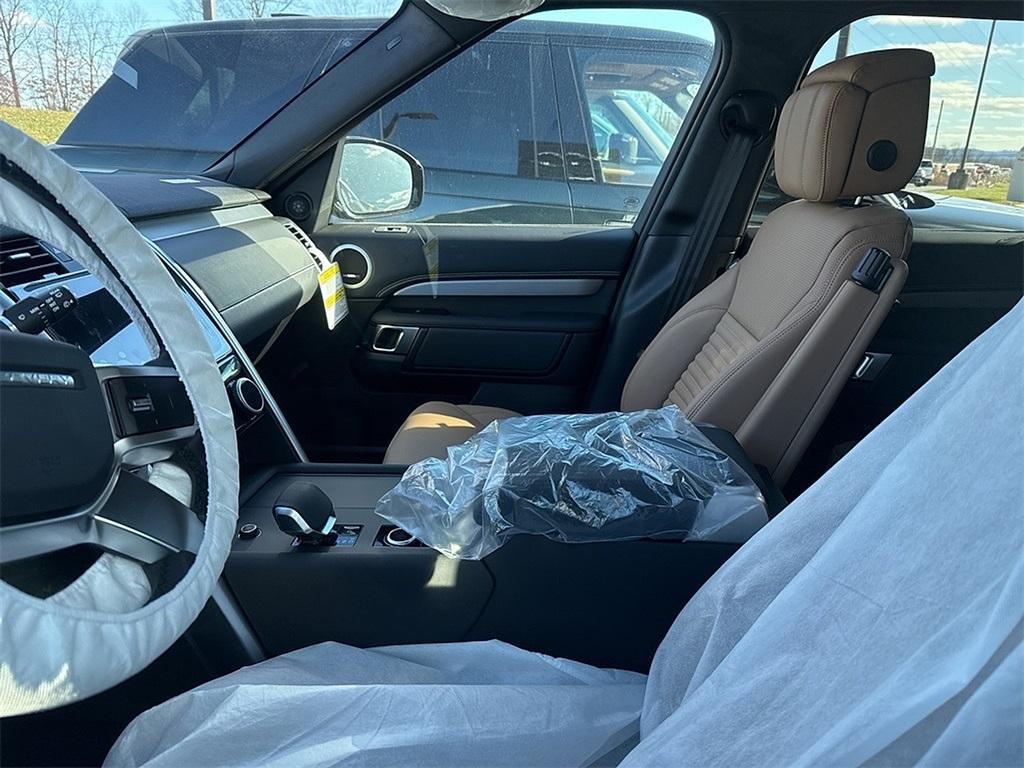 new 2026 Land Rover Discovery car, priced at $82,291
