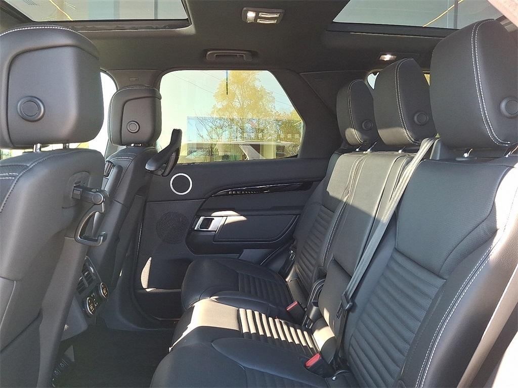 new 2025 Land Rover Discovery car