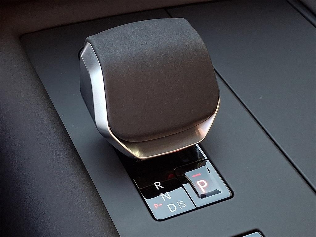 new 2025 Land Rover Discovery car