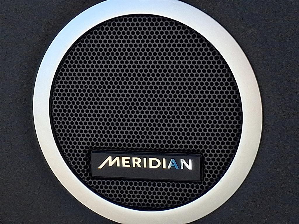 new 2025 Land Rover Discovery car