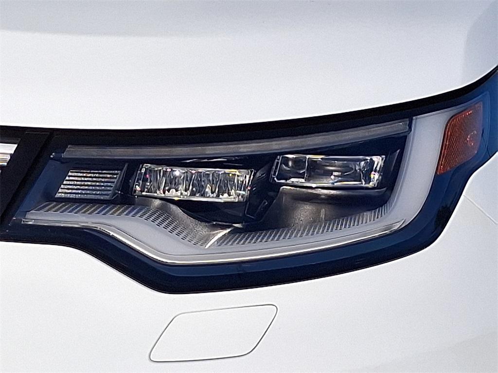 new 2025 Land Rover Discovery car