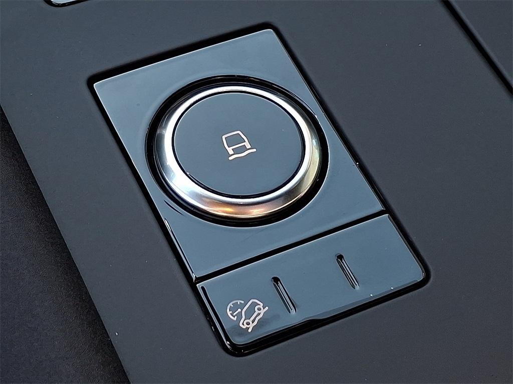 new 2025 Land Rover Discovery car