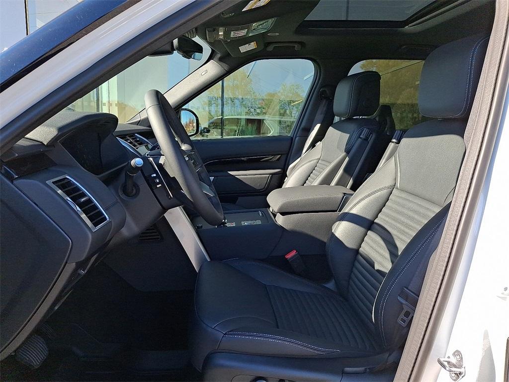 new 2025 Land Rover Discovery car