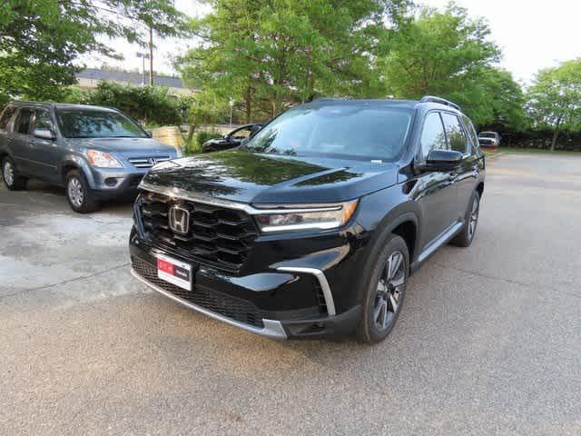 new 2025 Honda Pilot car, priced at $54,530