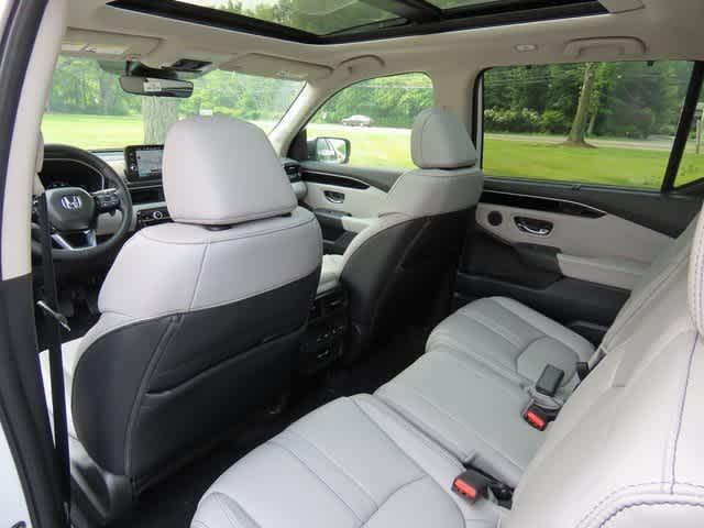 new 2025 Honda Pilot car, priced at $53,225