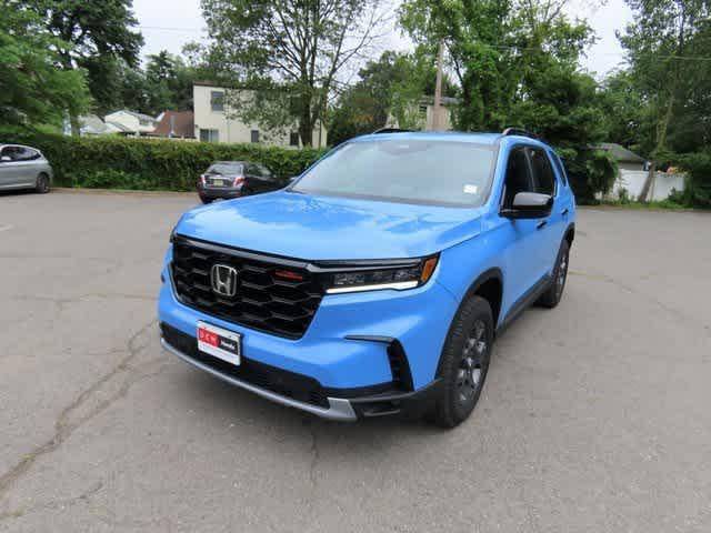new 2025 Honda Pilot car, priced at $51,830