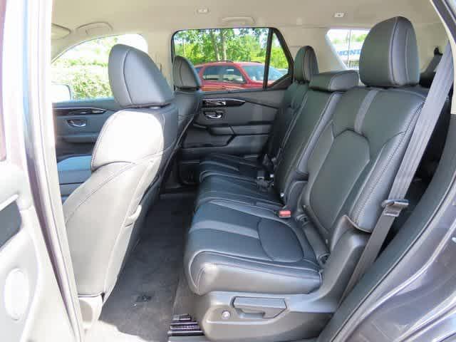 new 2025 Honda Pilot car, priced at $47,800